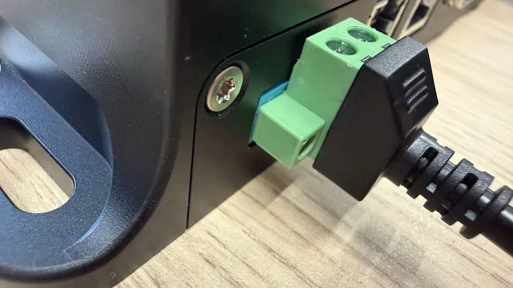 Power terminal block connected to the ZED Box 2